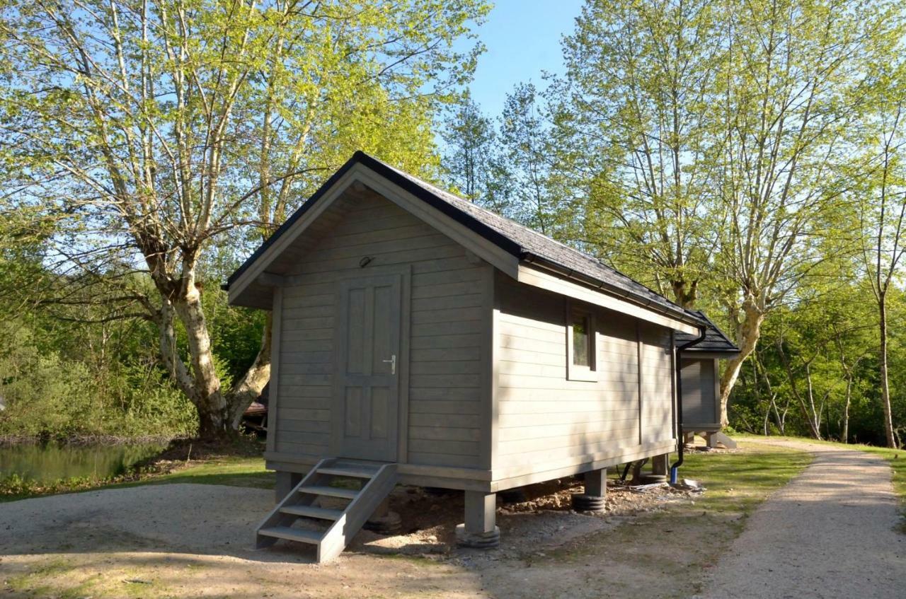Cabanes D'Aiguebelette Saint-Alban-de-Montbel ภายนอก รูปภาพ