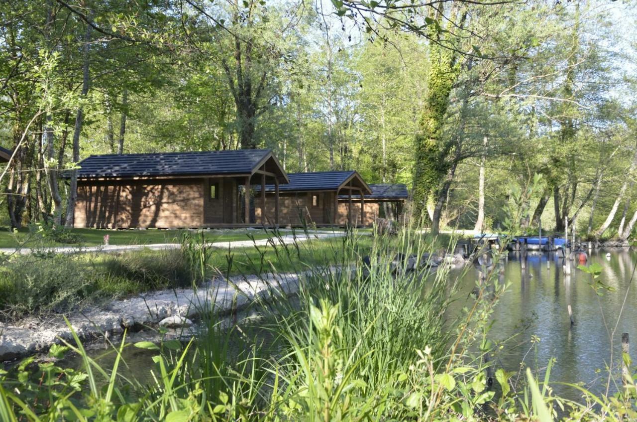 Cabanes D'Aiguebelette Saint-Alban-de-Montbel ภายนอก รูปภาพ