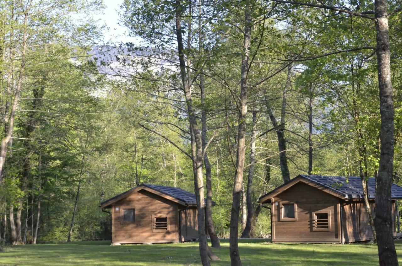 Cabanes D'Aiguebelette Saint-Alban-de-Montbel ภายนอก รูปภาพ