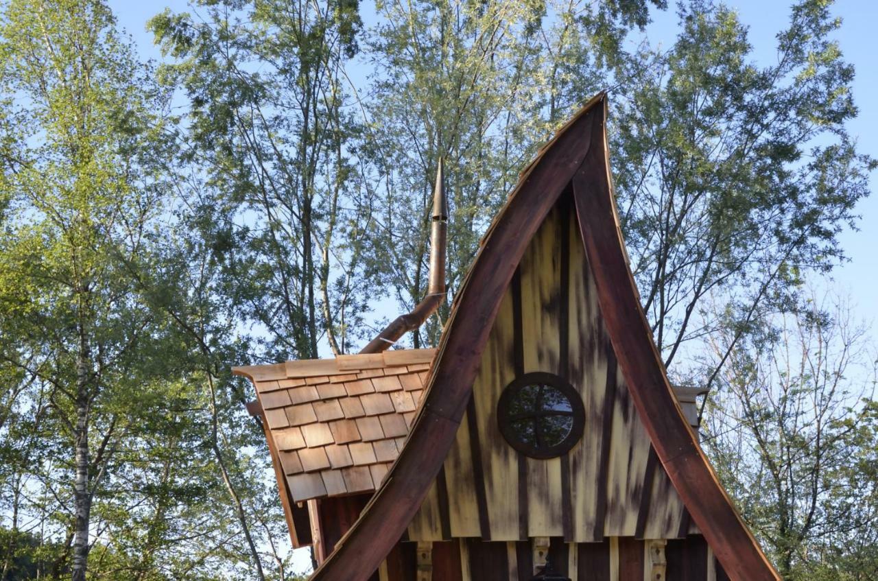 Cabanes D'Aiguebelette Saint-Alban-de-Montbel ภายนอก รูปภาพ