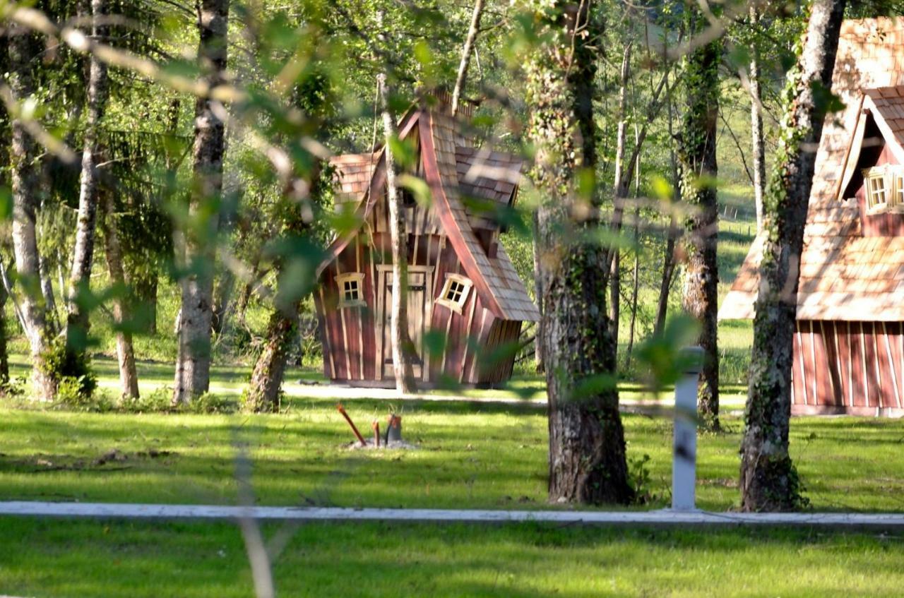 Cabanes D'Aiguebelette Saint-Alban-de-Montbel ภายนอก รูปภาพ