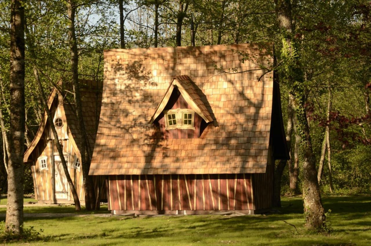 Cabanes D'Aiguebelette Saint-Alban-de-Montbel ภายนอก รูปภาพ