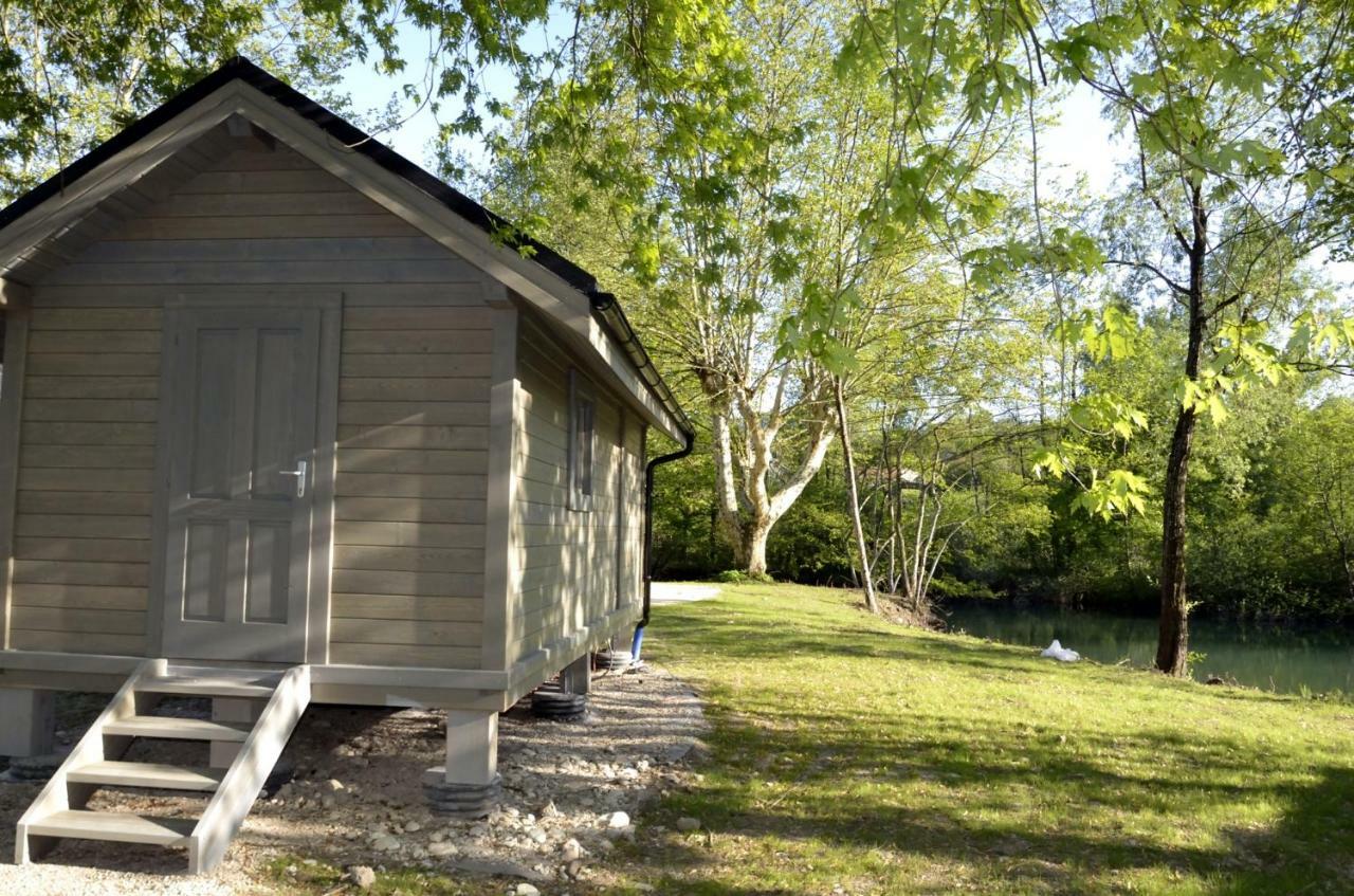 Cabanes D'Aiguebelette Saint-Alban-de-Montbel ภายนอก รูปภาพ