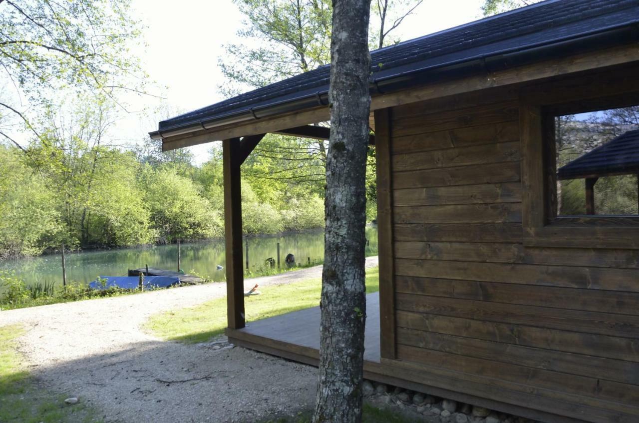Cabanes D'Aiguebelette Saint-Alban-de-Montbel ภายนอก รูปภาพ